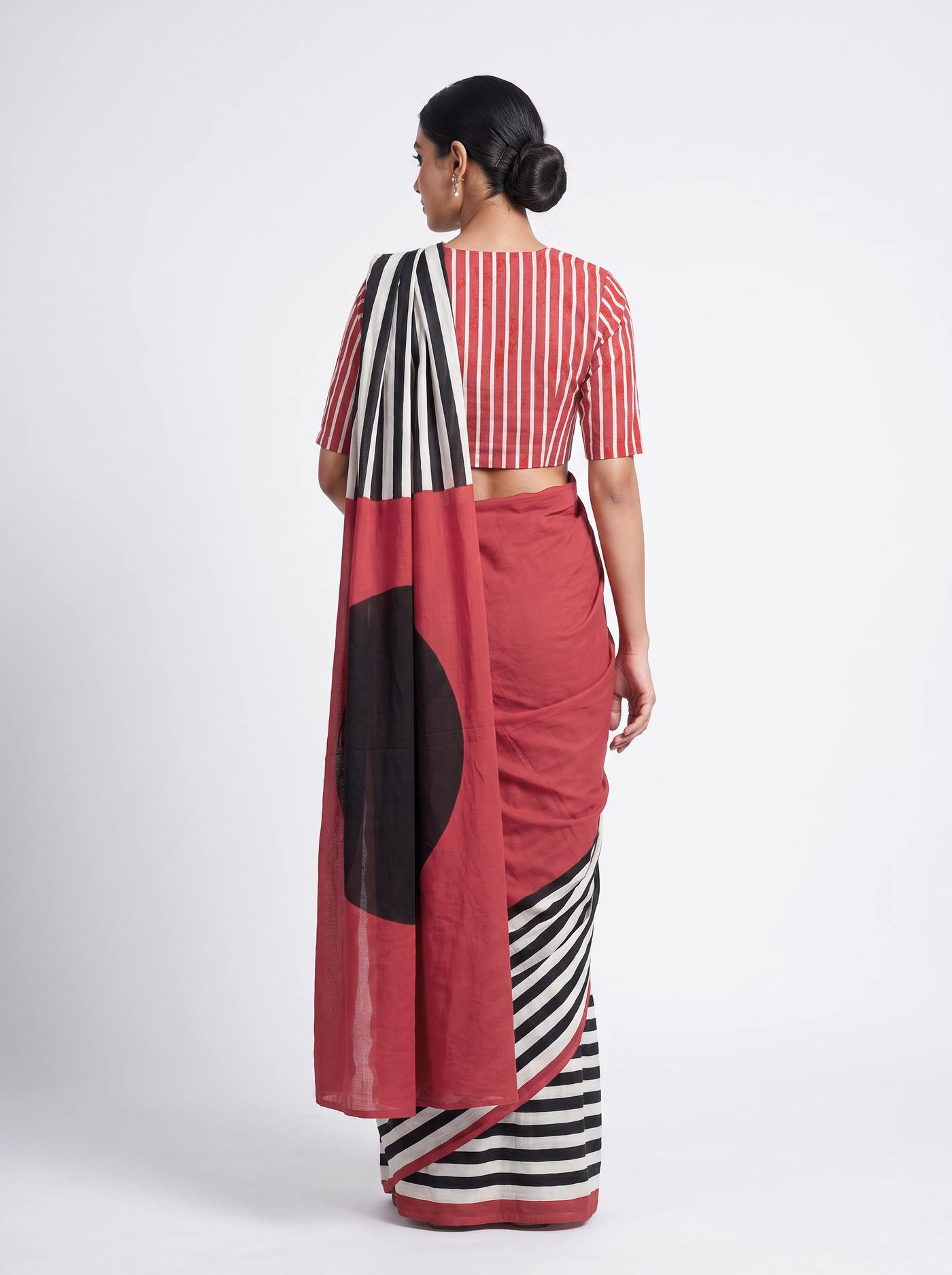 Mul Modal Cotton Maroon Charcoal Grey Printed Dailywear Saree - Image 3