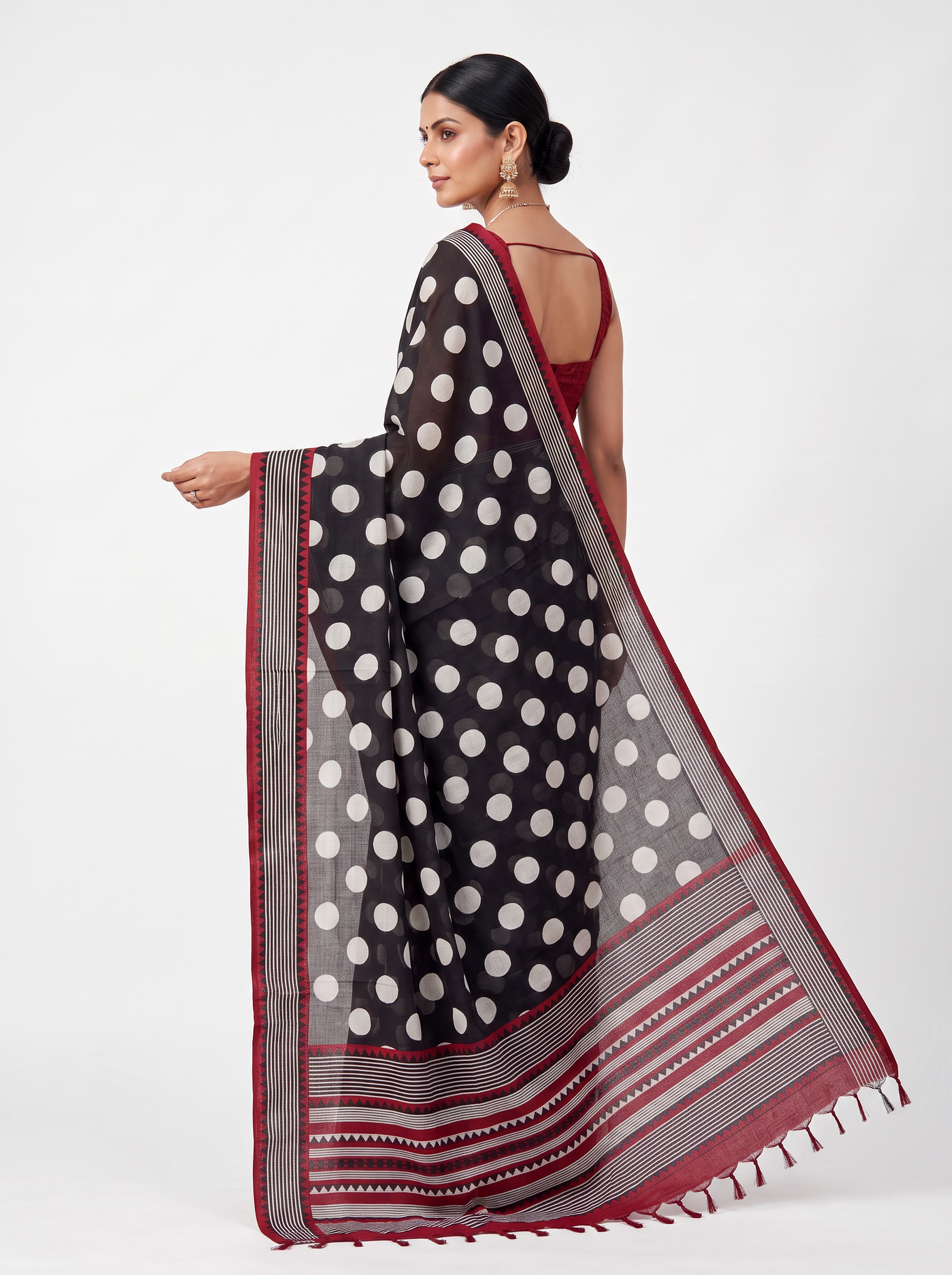 Charcoal Grey Contrast Border Mulmul Saree with Blouse - view 4