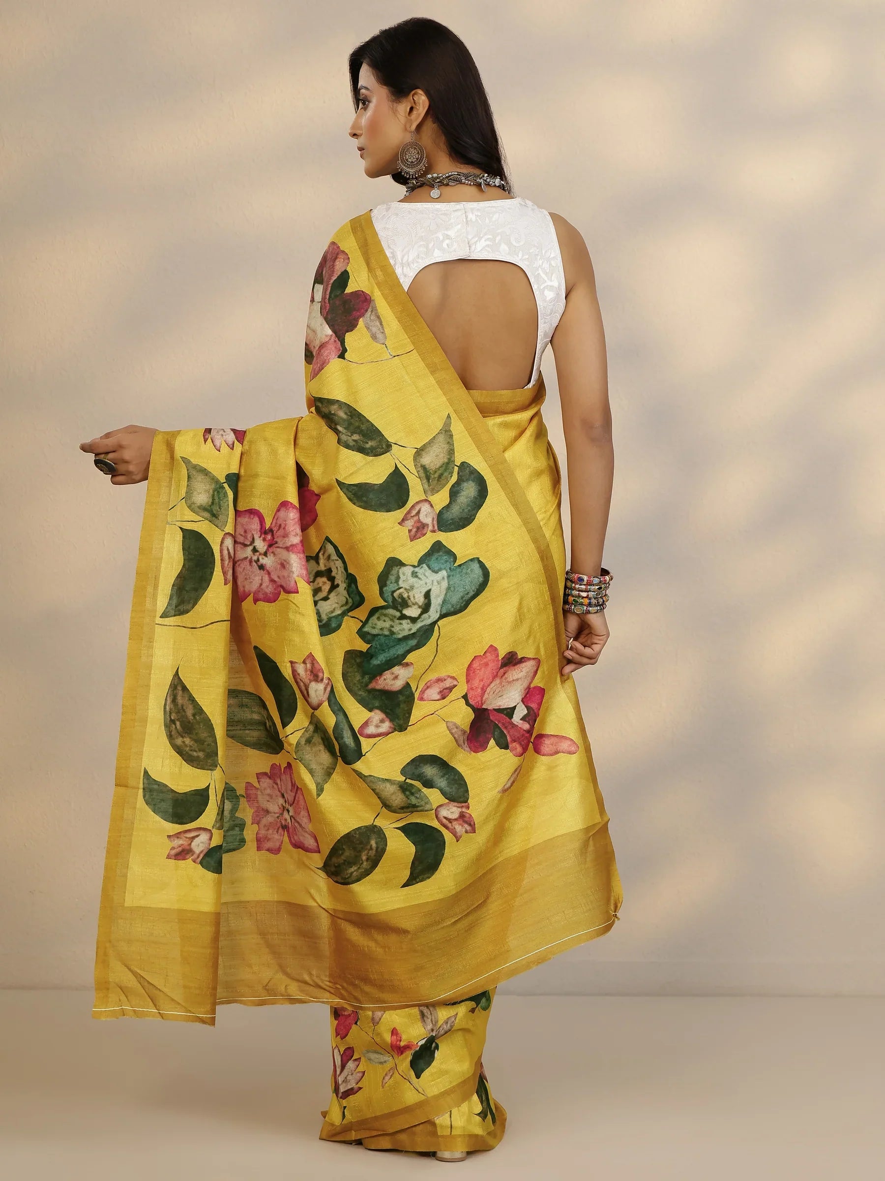 Mustard Printed Silk Blend Saree With Unstitched Blouse Piece