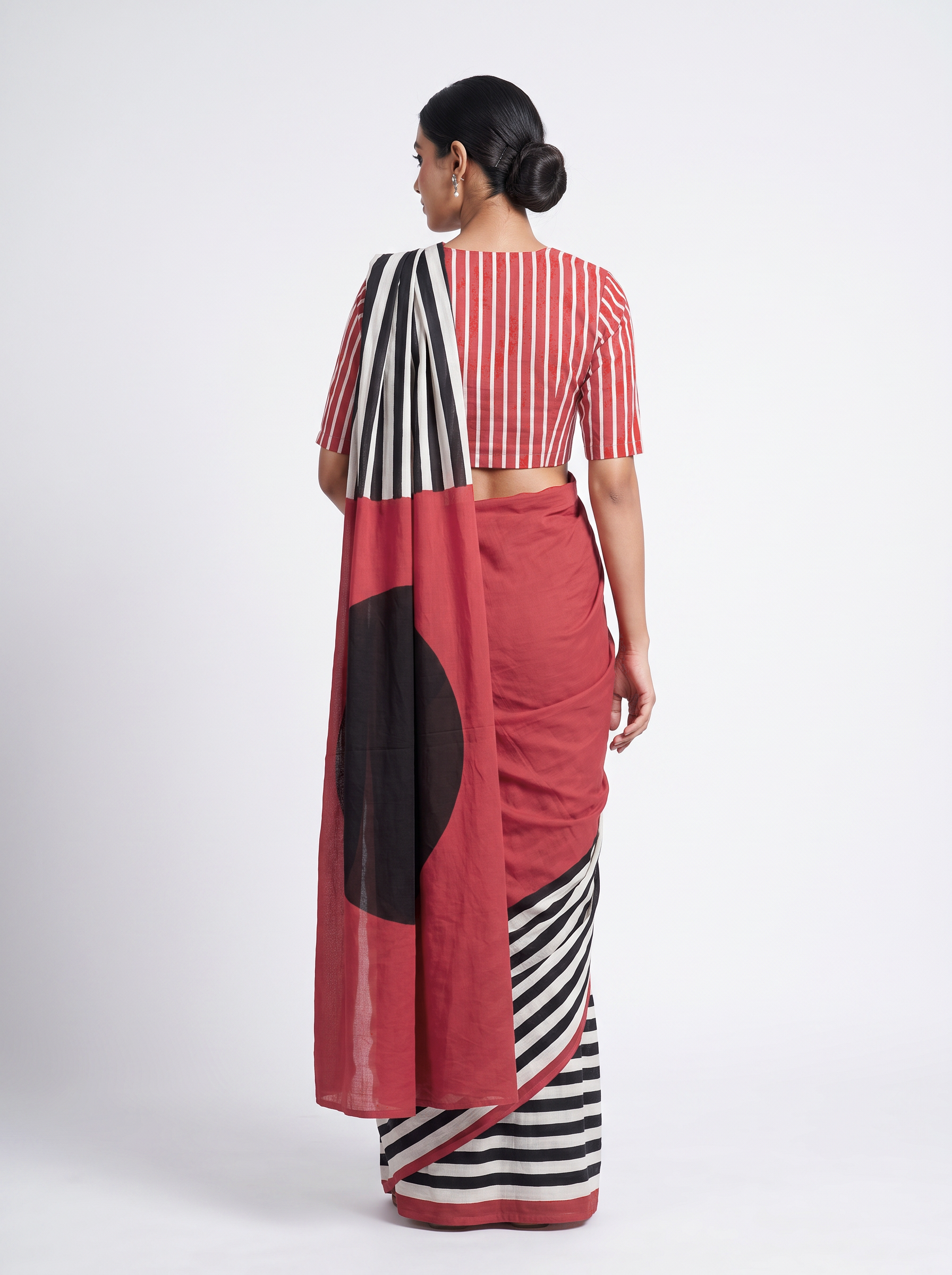 Mul Modal Cotton Maroon Charcoal Grey Printed Dailywear Saree - Image 3