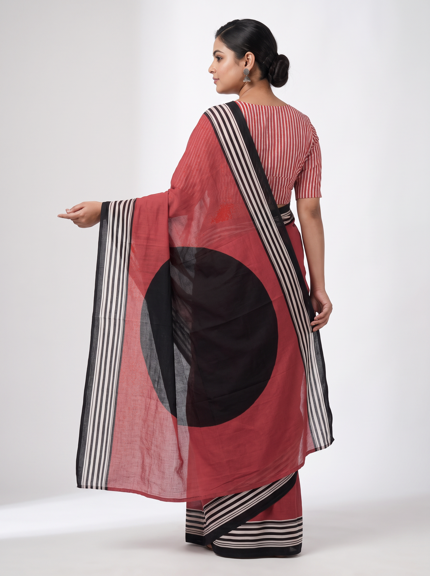 Mul Modal Cotton Maroon Charcoal Grey Printed Dailywear Saree - Image 4