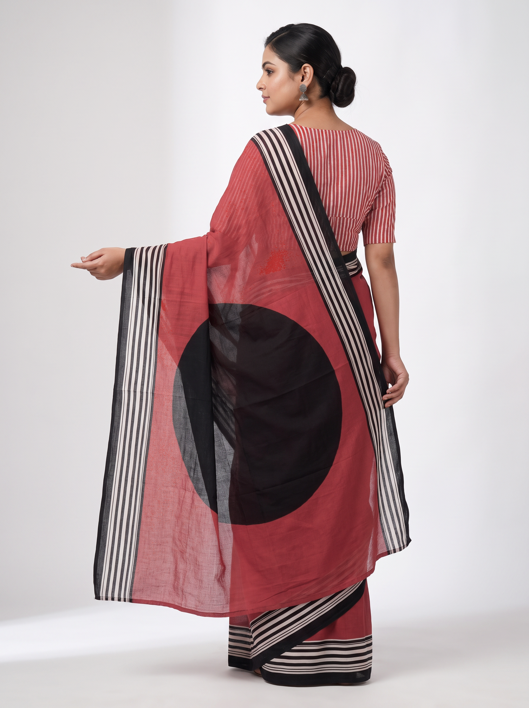 Mul Modal Cotton Maroon Charcoal Grey Printed Dailywear Saree - Image 4