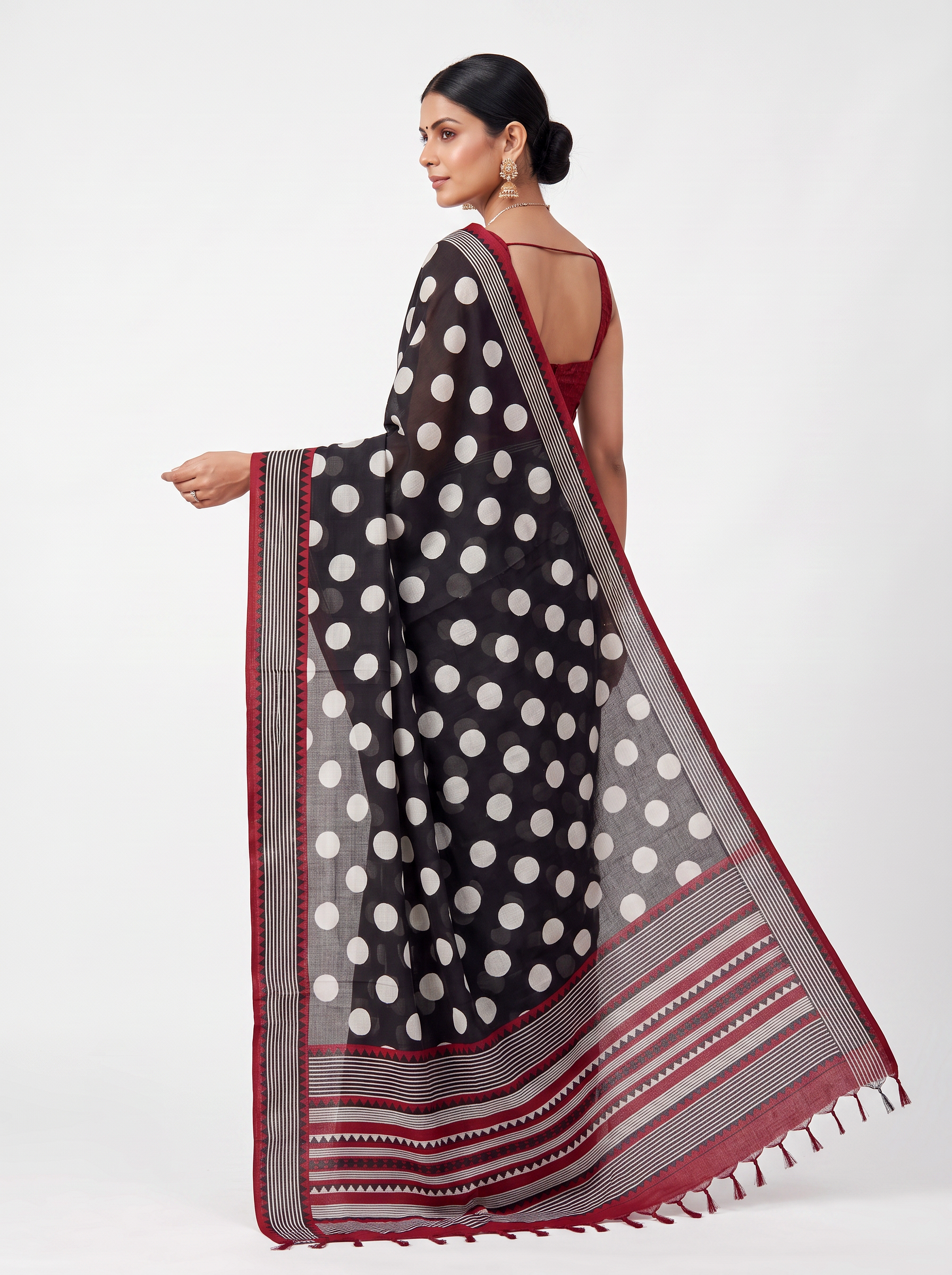 Charcoal Grey Contrast Border Mulmul Saree with Blouse - view 4