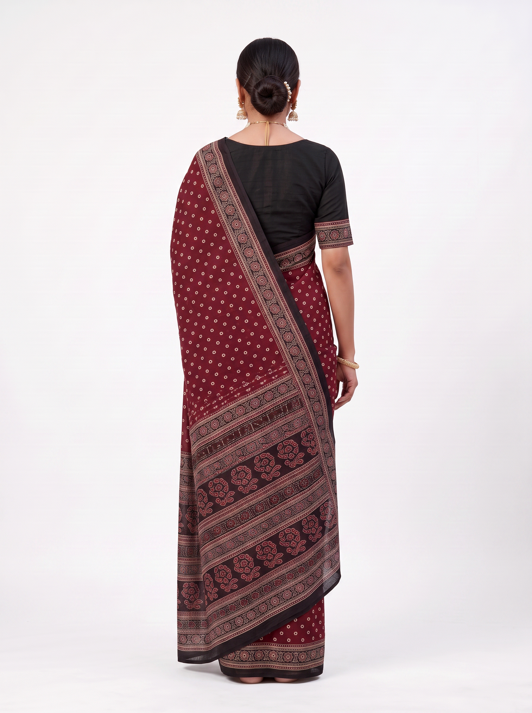 Wine Contrast Border Mulmul Saree with Blouse - view 3